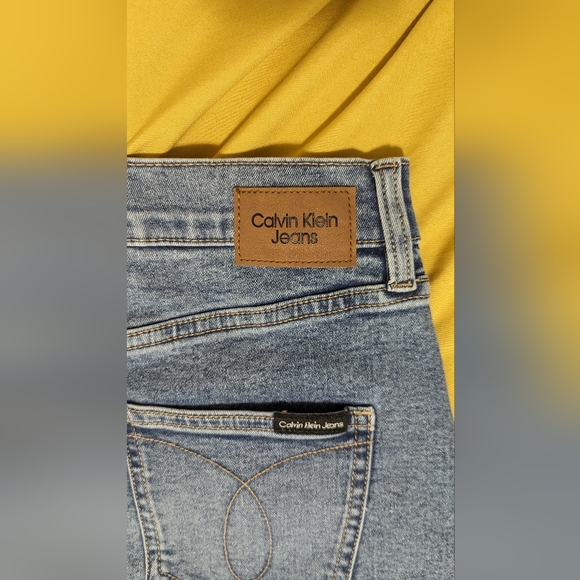 ๐Calvin Klein Front Slit Denim Skirt - Picture 4 of 6